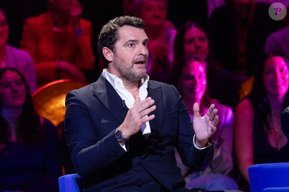 Arnaud Ducret lors de l'enregistrement de l'émission "La Boîte à secrets", présentée par Faustine Bollaert et diffusée le 17 octobre sur France 3, dans les studios du Lendit à Saint-Denis, France, le 23 septembre 2025.

© Cyril Moreau/Bestimage
