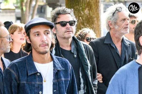 Matthieu Chedid (M) aux arrivées des obsèques de Catherine Ringer, la chanteuse des Rita Mitsouko, au cimetière de Montmartre, dans le 18ème arrondissement de Paris, France, le 19 septembre 2026. © Bestimage