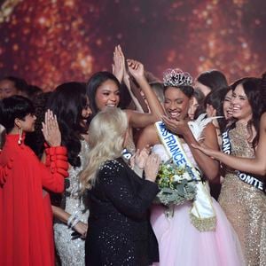 À 34 ans, elle est devenue reine de beauté, permettant à la Martinique de voir enfin l'une de ses Miss monter sur le podium

Miss France 2025, sur TF1           Crédits : Pierre Billard/sipa press via Bestimage