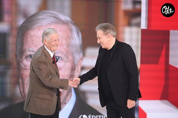 Les deux hommes se sont chaleureusement salués au début de l'émission

Exclusif - Alain Duhamel et Michel Drucker lors de l'enregistrement de l'émission Vivement dimanche au studio Rive gauche, présentée par M.Drucker, diffusée sur France 3 le 14 juin 2026, à Paris, France, le 5 mai 2026. © Guillaume Gaffiot/Bestimage