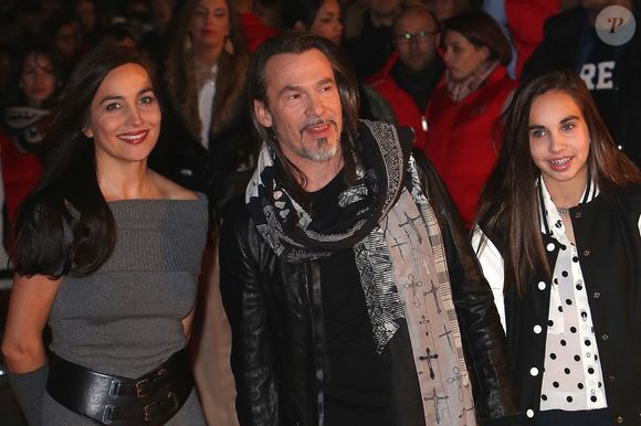 Florent Pagny, sa femme Azucena et leur fille Ael  lors de la 15ème cérémonie des  NRJ Music Awards à Cannes le 14 décembre 2013.
Crédit : MPP / Bestimage