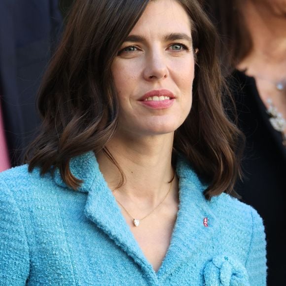 Charlotte Casiraghi  dans la cour du palais princier le jour de la fête nationale de Monaco le 19 novembre 2024.

© Jean-Charles Vinaj / Pool Monaco / Bestimage