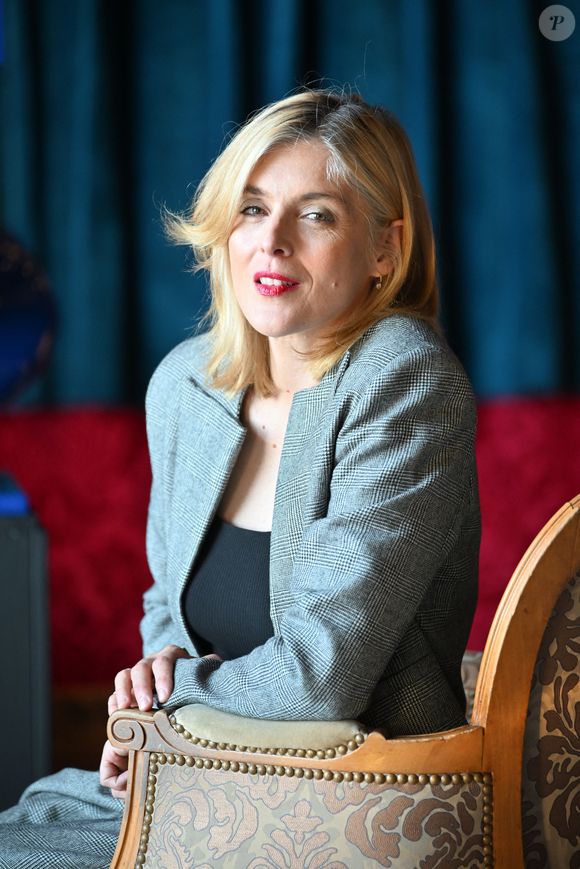 Valérie Donzelli, Prix d'honneur pour "A pied d’œuvre", était également présente.

Valérie Donzelli - Photocall dans le salon Versailles de l'hôtel Negresco, dans le cadre de la 7e édition du festival Cineroman à Nice le 4 Octobre 2025 . © Bebert-Jacovides/Bestimage