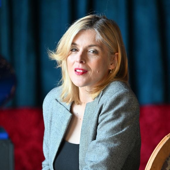 Valérie Donzelli, Prix d'honneur pour "A pied d’œuvre", était également présente.

Valérie Donzelli - Photocall dans le salon Versailles de l'hôtel Negresco, dans le cadre de la 7e édition du festival Cineroman à Nice le 4 Octobre 2025 . © Bebert-Jacovides/Bestimage