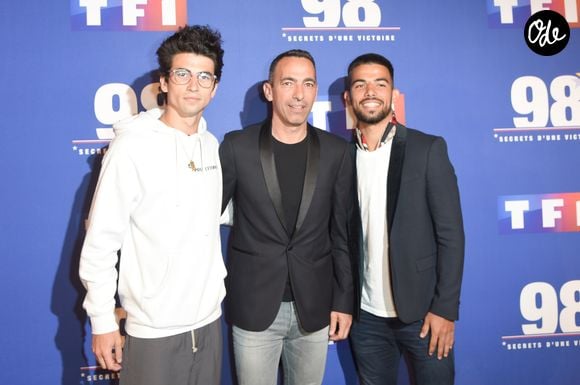 Youri Djorkaeff avec ses fils Oan et Sacha à la première du documentaire "98 Secrets d'une Victoire" au cinéma Gaumont Champs-Elysées Marignan à Paris, le 30 mai 2018. © Guirec Coadic/Bestimage