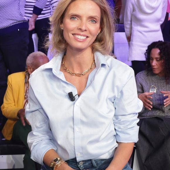 Déçue de cette nouvelle, la maman d'Oscar, de Margaux et de Roméo écrit en story : "Je trouve évidemment très bien de mettre en avant des success story féminines, mais je ne peux que regretter la suppression de ce concours national."

Exclusif - Sylvie Tellier sur le plateau de l’enregistrement de l’émission « Face à Hanouna » présentée par C.Hanouna et diffusée sur C8 le 16 novembre 2024, à Paris, France, le 14 novembre 2024. © Jack Tribeca/Bestimage