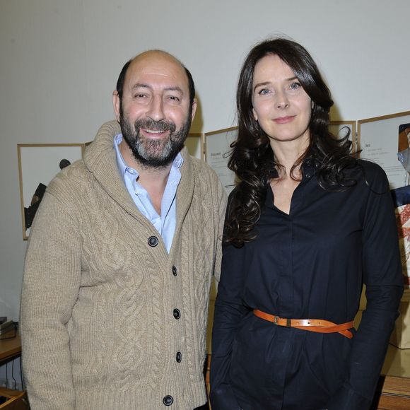 Kad Merad et sa femme Emmanuelle Cosso Merad - Vernissage de l'exposition d'Emmanuelle Cosso Merad et de Pierre-Marie Brisson a l'Atelier-galerie Clot a Paris le 6 Decembre 2012.