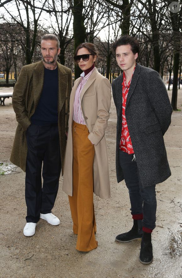 David Beckham, Victoria Beckham et Brooklyn Beckham assistent au défilé Louis Vuitton Men Menswear Fall/Winter à Paris. Photo par Jerome Domine/ABACAPRESS.COM