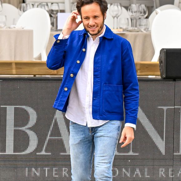 Le chanteur Vianney à la reconnaissance du prix Barnes lors de la 10ème édition du "Longines Paris Eiffel Jumping" à la Plaine de Jeux de Bagatelle à Paris, France, le 22 juin 2024. © Perusseau-Veeren/Bestimage