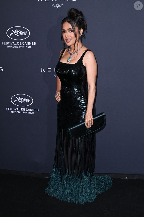 Salma Hayek lors de la remise des prix Kering Women in Motion, dans le cadre du 78ème Festival de Cannes, Place de la Castre. Crédit : Doug Peters/EMPICS