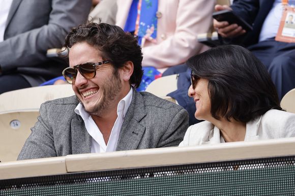 Florence Foresti et son compagnon Alexandre Kominek - People dans les tribunes lors des Internationaux de France de Tennis de Roland Garros 2022 à Paris le 29 mai 2022. © Cyril Moreau/Bestimage