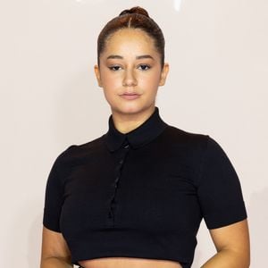 Ce n'est pas tout, Frédéric Beigbeder s'en est directement pris à la jeune femme, allant jusqu'à lui révéler son mépris : "Je méprise votre manière de vous victimiser artificiellement pour séduire la presse bien-pensante".

Lena Situations au photocall de la première de la série "All's Fair" Disney+ à la Maison de la Chimie à Paris, le 21 octobre 2025. 

Photo : Cyril Moreau / Bestimage