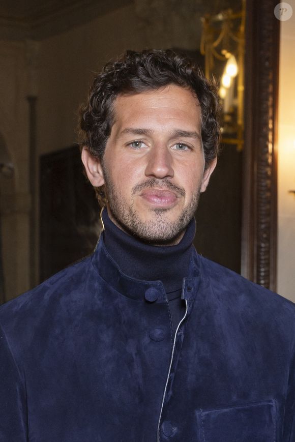 Victor Belmondo, nouvel ambassadeur de Berluti, nouvel ambassadeur de Berluti,  - Photocall pour les 130 ans de Berluti lors de la fashion week à Paris le 22 janvier 2025. © Olivier Borde /Bestimage