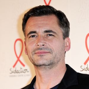 Olivier Minne posant lors d'un photocall pour le lancement du Sidaction 2014 et du 'Sidaction 20e anniversaire' qui s'est tenu au Musée du quai Branly à Paris, France, le 10 mars 2014. Photo par Aurore Marechal/ABACAPRESS.COM