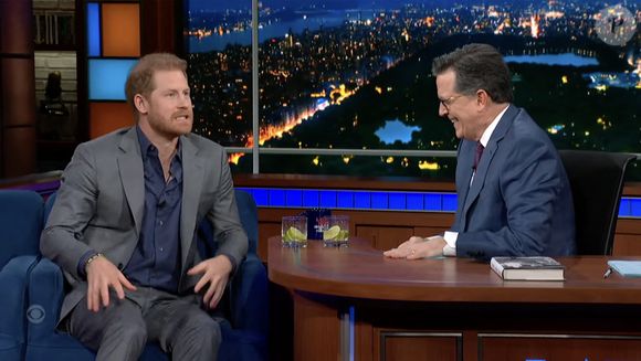 Le prince Harry donne une interview sur le plateau de Stephen Colbert à propos de la vie après la mort. Photo par JLPPA / Bestimage