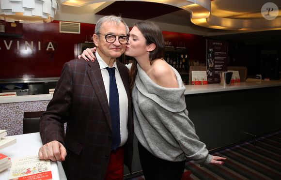 Le journaliste gastronomique Jean-Luc Petitrenaud est décédé à l'âge de 74 ans. Jean-Luc Petitrenaud et sa fille Louise - Lancement du livre de J-L Petitrenaud "Les quatre saisons d'Emile et Marcelle" au restaurant Lavinia à Paris. © Denis Guignebourg/Bestimage