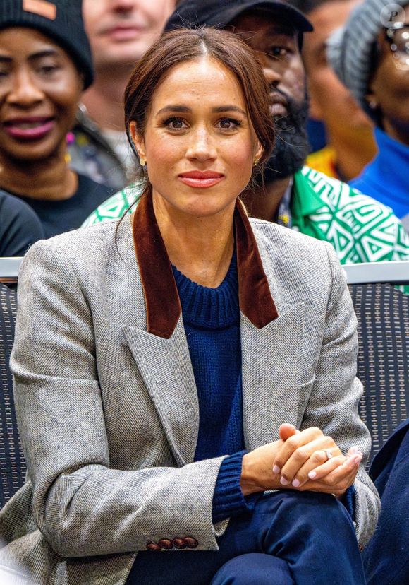 Le prince Harry, duc de Sussex et Meghan Markle, duchesse de Sussex, assistent à un match de basketball en fauteuil lors des "Invictus Games Vancouver Whistler 2025" à Vancouver, le 9 février 2025. Backgrid USA / Bestimage