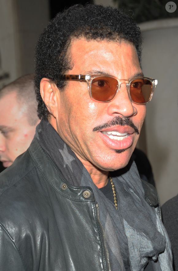 Père de Sofia, qui s'est récemment mariée à Antibes, le chanteur de 76 ans est habitué de la capitale à l’occasion de ses concerts, le chanteur révèle que la France occupe une place particulière dans son cœur.

Lionel Richie sort de son hôtel à Paris, le 30 mars 2015, à lendemain de son concert au Zénith. @Agence / Bestimage