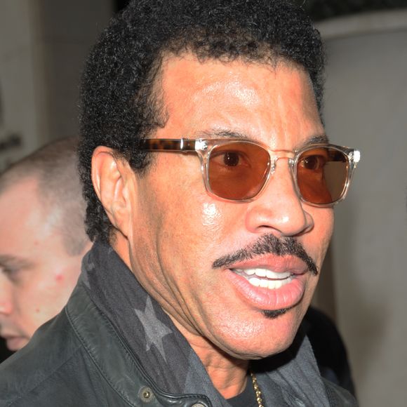 Père de Sofia, qui s'est récemment mariée à Antibes, le chanteur de 76 ans est habitué de la capitale à l’occasion de ses concerts, le chanteur révèle que la France occupe une place particulière dans son cœur.

Lionel Richie sort de son hôtel à Paris, le 30 mars 2015, à lendemain de son concert au Zénith. @Agence / Bestimage