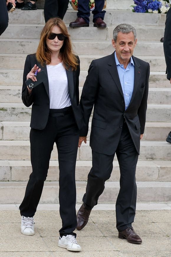 Nicolas Sarkozy et sa femme Carla Bruni - Sortie des obsèques de l'auteure-compositrice-interprète et actrice française Françoise Hardy au crématorium du cimetière du Père-Lachaise à Paris, France, le 20 juin 2024. © Jacovides-Moreau/Bestimage