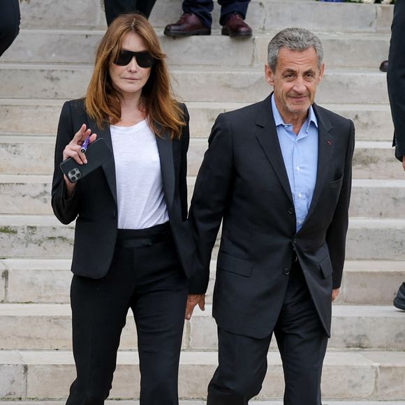 Nicolas Sarkozy et sa femme Carla Bruni - Sortie des obsèques de l'auteure-compositrice-interprète et actrice française Françoise Hardy au crématorium du cimetière du Père-Lachaise à Paris, France, le 20 juin 2024. © Jacovides-Moreau/Bestimage