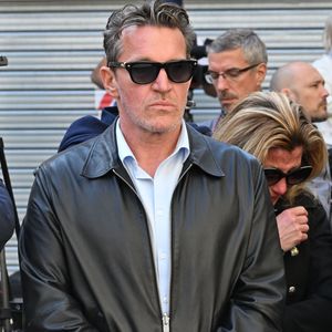 Enfin, sur Instagram, il a rendu hommage à une femme authentique et fragile, que le public a aimée avant de tragiquement l'abandonner.

Benjamin Castaldi - Sorties des obsèques de Loana Petrucciani dans la cathédrale Sainte-Réparate à Nice le 10 avril 2026. L'ancienne star de téléréalité a été retrouvée morte dans son appartement niçois par les autorités, le 25 mars dernier. © Bruno Bebert/Bestimage