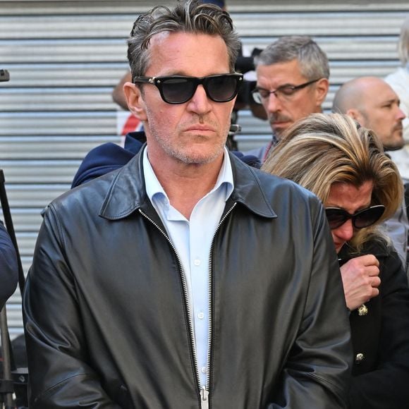 Enfin, sur Instagram, il a rendu hommage à une femme authentique et fragile, que le public a aimée avant de tragiquement l'abandonner.

Benjamin Castaldi - Sorties des obsèques de Loana Petrucciani dans la cathédrale Sainte-Réparate à Nice le 10 avril 2026. L'ancienne star de téléréalité a été retrouvée morte dans son appartement niçois par les autorités, le 25 mars dernier. © Bruno Bebert/Bestimage