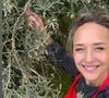 Hélène de Fougerolles se confie sur sa vie loin de Paris dans une nouvelle interview

Hélène de Fougerolles dans le potager de sa maison dans le Luberon. Photo partagée sur son compte Instagram.