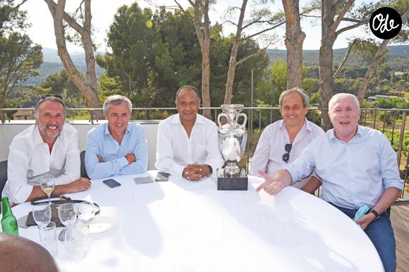 Champion d’Europe en 1984, il a également brillé lors des Coupes du monde 1982 et 1986.

Bernard Genghini - ALAIN GIRESSE - JEAN TIGANA - MICHEL PLATINI - LUIS FERNANDEZ - TROPHÉE DE L'EURO 84 - 1984 - L'équipe de France de football de 1984 rend hommage à Michel Hidalgo à l'Orange Vélodrome à Marseille, le 26 juin 2021. L'ancien entraîneur est décédé le 26 mars 2020. 
© Jean Bibard / Panoramic / Bestimage