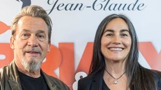 Sortie parisienne réussie pour Florent Pagny et Azucena, assortis et élégants pour assister à un événement spécial