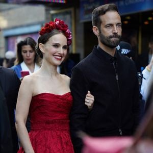 Natalie Portman et Benjamin Millepied sont officiellement divorcés - Natalie Portman et son mari Benjamin Millepied arrivent à la première du film "Thor : Love and Thunder" à Londres, le 5 juillet 2022.