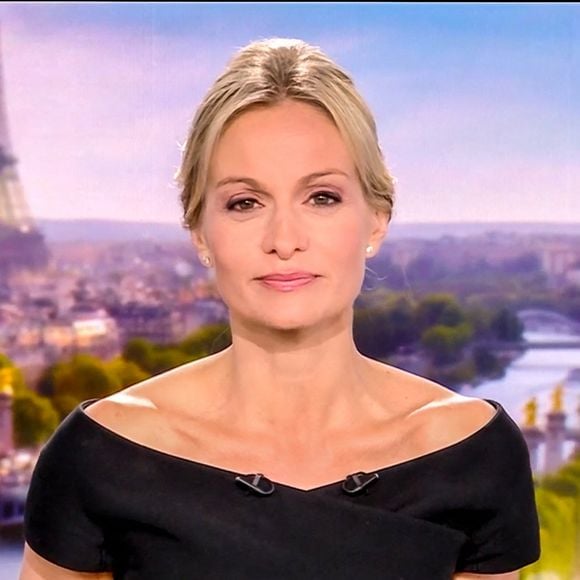 Audrey Crespo-Mara est de retour au journal télévisé de TF1.

Audrey Crespo-Mara a fait son retour au JT de TF1 une semaine après les obsèques de son mari Thierry Ardisson.
© Capture TV via Bestimage