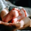 Charge mentale, fatigue, routine : un psychanalyste explique pourquoi l'arrivée d'un enfant peut fragiliser le couple