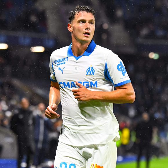 Benjamin Pavard nage en plein bonheur puisqu'il va devenir papa 

Benjamin Pavard (OM) - Match de football en Ligue 1 McDonald's - Marseille (OM) l'emporte 1 - 0 face à Le Havre au stade Océane
© Baptiste Autissier / PsnewZ / Bestimage