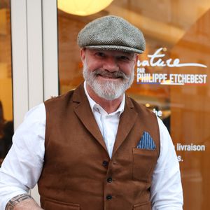 Exclusif - Le chef Philippe Etchebest - Le chef Philippe Etchebest ouvre son restaurant éphémère "Signature" du 9 au 30 octobre au 25 rue Sedaine à Paris dans le 11ème arrondissement le 8 octobre 2025. © Jean-Marc Lhomer/Bestimage