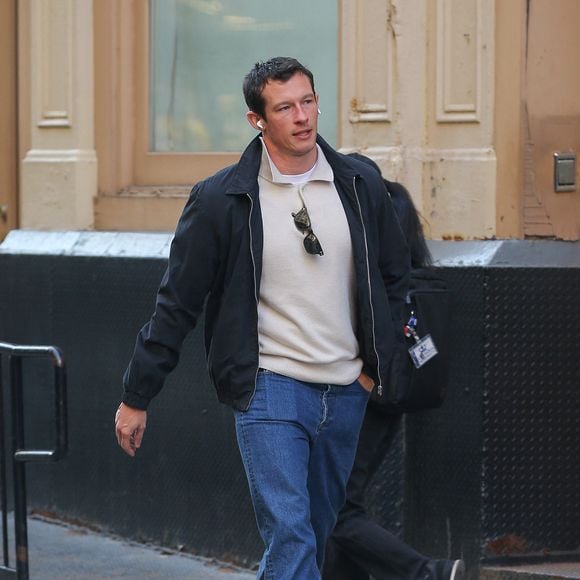 New York, NY L'acteur britannique et ancien mannequin Callum Turner a été aperçu en train de se promener seul à New York. Sa fiancée pop star Dua Lipa n'était pas de la partie. 25/03/2026 © Backgrid USA / Bestimage