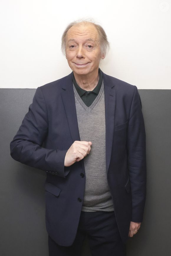 Exclusif - Philippe Chevallier pose en marge de sa venue sur le plateau de l'enregistrement de l'émission " Face à Hanouna " présentée par C.Hanouna et diffusée sur C8 le 30 novembre 2024, à Paris, France, le 28 novembre 2024. © Jack Tribeca / Bestimage