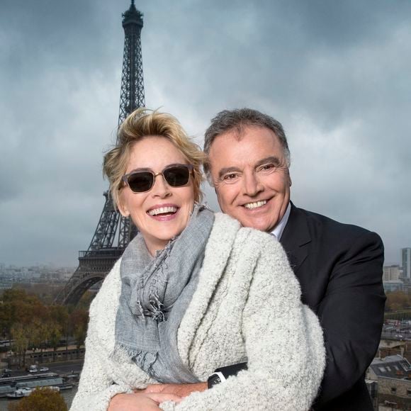 Exclusif - Rendez-vous avec Sharon Stone et Alain Afflelou. Le 17 novembre 2014. Sharon Stone et Alain Afflelou annoncent  un contrat de collaboration pour les 3 prochaines années. JACOVIDES-MOREAU / BESTIMAGE