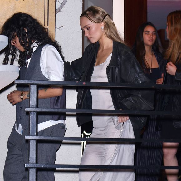 Tous deux ayant un lien de coeur avec la France et vivant à Los Angeles, les comédiens avaient partagé une idylle en 2019.

Lily-Rose Depp et 070 Shake après l'after-party Nosferatu à West Hollywood. Backgrid USA / Bestimage