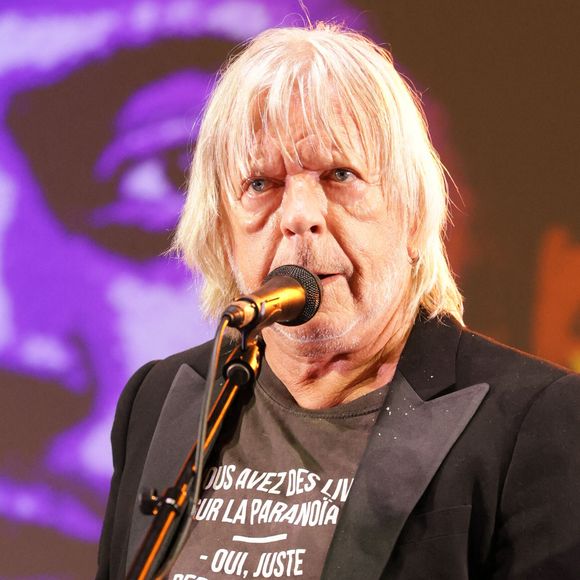 Le chanteur Renaud (Renaud Séchan) - Les amis musiciens de Renaud ont donné un concert à la Mairie du 13ème à Paris le 5 septembre 2024, en hommage au chanteur et à l'occasion de l'exposition "Renaud, Des mots et des images" et de la sortie d'un recueil regroupant des œuvres d'artistes contemporains illustrant ses chansons par vingt artistes, dont le pionnier de l'art urbain Ernest Pignon-Ernest, les street artistes Jef Aérosol et C215, les peintres Françoise Pétrovitch et Anna Foka ont aussi illustré chacun un titre du chanteur (La mère à Titi, Mistral gagnant, Morgane de toi, Dès que le vent soufflera...)  © Coadic Guirec/Bestimage