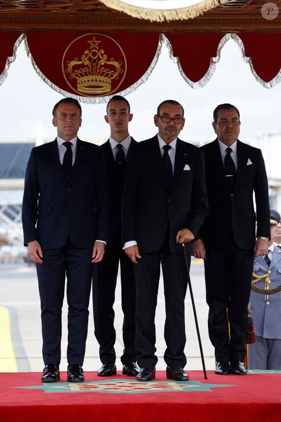 Accueil du président de la République française Emmanuel Macron et Brigitte Macron par le roi Mohammed VI à Rabat (Maroc), le 28 octobre 2024. 
© Ludovic Marin / Pool / Bestimage