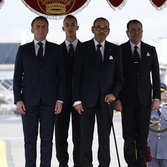 Accueil du président de la République française Emmanuel Macron et Brigitte Macron par le roi Mohammed VI à Rabat (Maroc), le 28 octobre 2024. 
© Ludovic Marin / Pool / Bestimage
