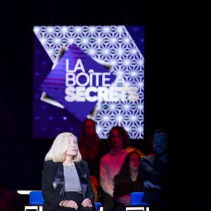 Exclusif - Michele Torr lors de l'enregistrement de l'émission "La Boîte à secrets", présentée par F.Bollaert et diffusée le 3 octobre 2025 sur France 3, dans les studios du Lendit à Saint-Denis, Seine Saint-Denis, France, le 9 septembre 2025. © Pierre Perusseau/Bestimage