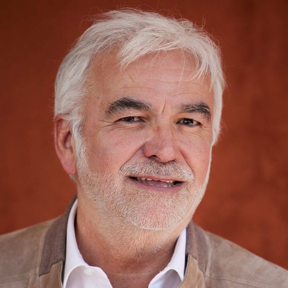 Décès - Pascal Praud a perdu son père - Pascal Praud au village lors des Internationaux de France de tennis de Roland Garros 2023, à Paris, France, le 4 juin 2023. © Cyril Moreau/Bestimage