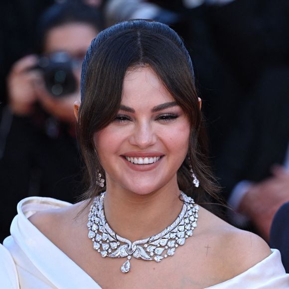 La star américaine de 33 ans a épousé Benny Blanco lors d'une cérémonie célébrée à Santa Barbara.

Selena Gomez au Festival de Cannes - Montée des marches du film " Emilia Perez " lors du 77ème Festival International du Film de Cannes, au Palais des Festivals à Cannes. Le 18 mai 2024 