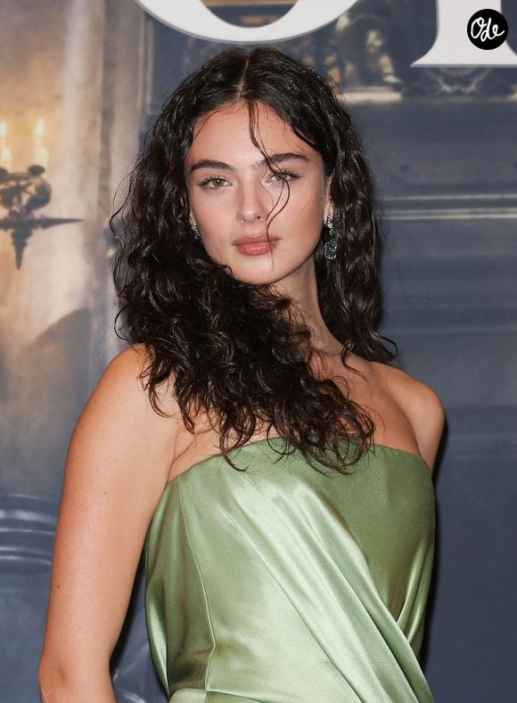 Une apparition remarquable qui confirme le statut d'icône de mode de la jeune comédienne.

Deva Cassel - Avant-première du film "Le Fantôme de l'Opéra" au cinéma Pathé Palace à Paris le 12 octobre 2026. 

© Coadic Guirec/Bestimage