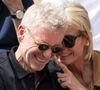 Lui qui possède une maison dans l'Essonne.

Denis Brogniart et sa femme Hortense Borgniart dans les tribunes lors des Internationaux de France de Tennis de Roland Garros 2025 à Paris, le 29 mai 2025.
Moreau / Jacovides / Bestimage