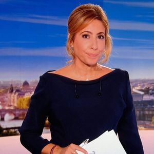 Et pour cause, depuis qu'elle est à la tête du 20 heures de France 2, la journaliste est visée par de nombreuses critiques. 

Léa Salamé présente son premier journal de 20 heures sur France 2  le 1er septembre 2025. 

© Alain Guizard / Bestimage