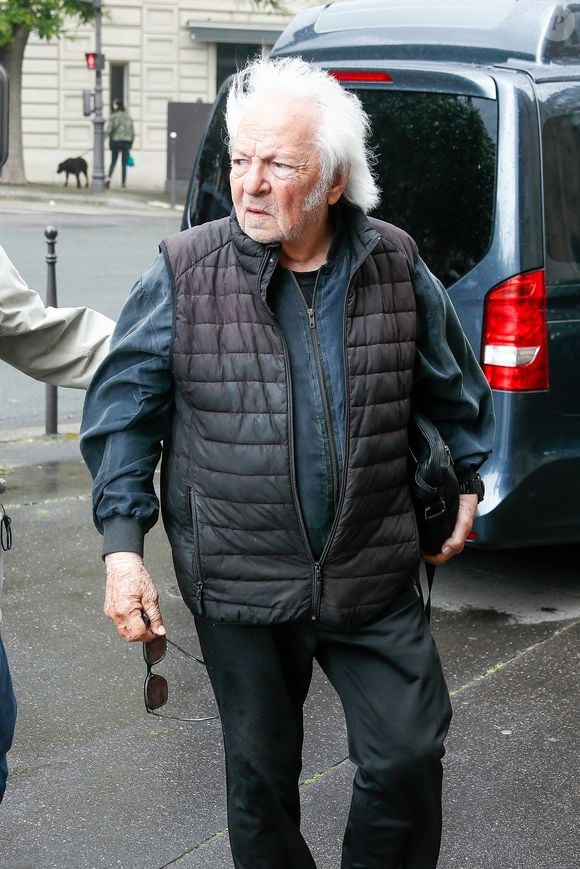 Jacques Monty aux arrivées aux obsèques du producteur Humbert Ibach (Mémé Ibach), figure du disque et de la TV des années 70/90, en l’église Notre Dame d’Auteuil à Paris, France, le 12 mai 2025. © Christophe Clovis/Bestimage
