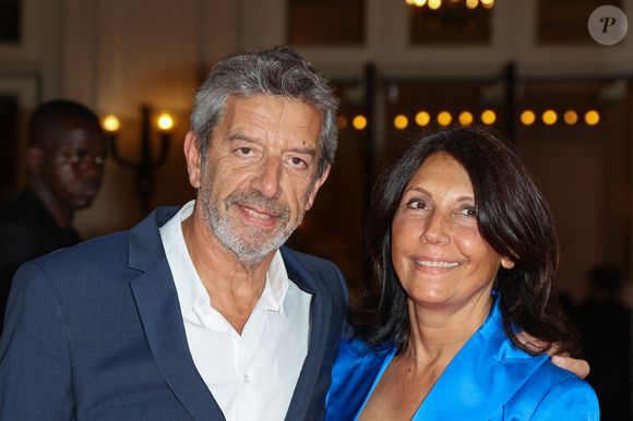 "J’ai fini par trouver des stratégies", confie-t-il.
Michel Cymes, Nathalie Cymes assistent au Gala de l'enfance 2023 à la Salle Gaveau à Paris le 19 juin 2023 à Paris, France. Photo par Nasser Berzane/ABACAPRESS.COM